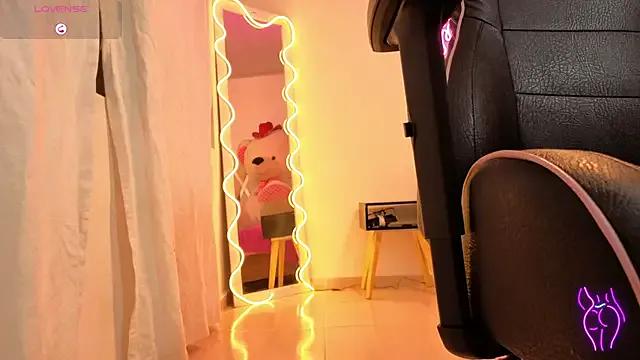 Freechat Laylafoxy_tay on StripChat