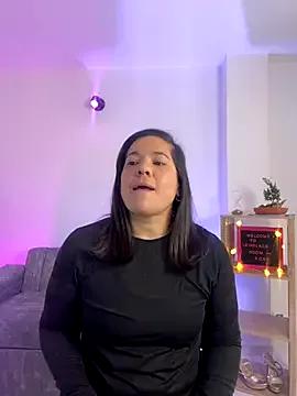 Freechat leiablack on StripChat