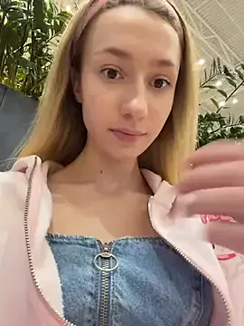 Offline Lia__Love on StripChat