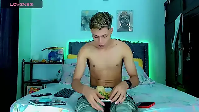 Offline Liamscott_ on StripChat