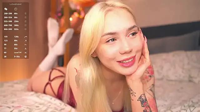 StripChat LilianBenskin is Freechat LilianBenskin — Flash my boobs close to cam