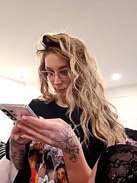 Freechat LilyOrion on StripChat