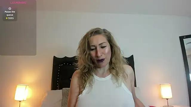 Freechat LilyQueen_cg on StripChat