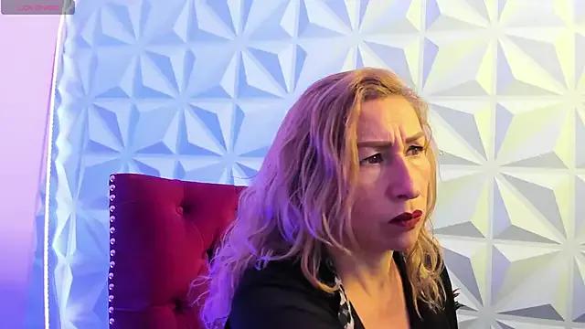 Freechat LilyQueen_cg on StripChat