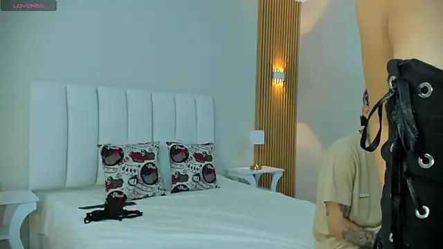 lilyth_adam on StripChat 