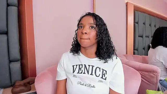 Freechat LisaMendez on StripChat