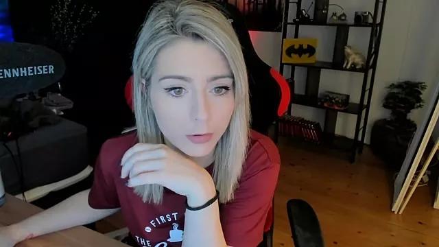 Group Lisaonthemoon on StripChat