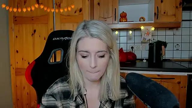 Group Lisaonthemoon on StripChat