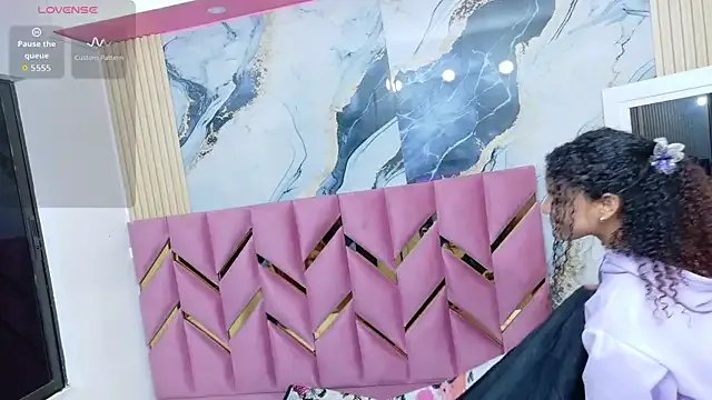 Freechat littleebonny on StripChat