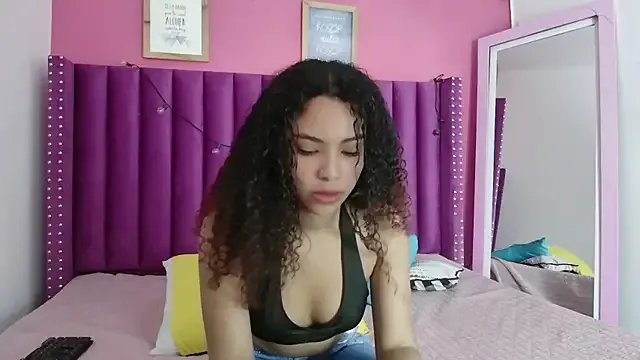 Freechat littleebonny on StripChat