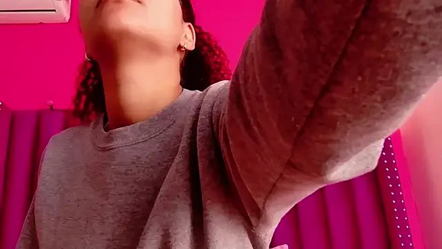 Freechat littleebonny on StripChat