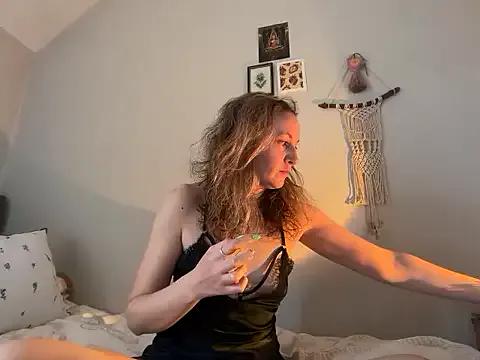 Littlelolo60 on StripChat 