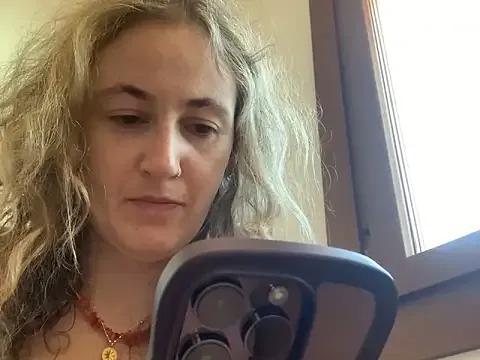 Littlelolo60 on StripChat 