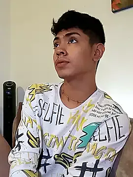 Freechat LoganTwink18 on StripChat