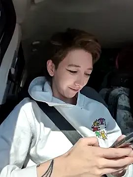 Freechat lovelylucyy on StripChat