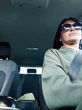 Freechat LovelyMia- on StripChat