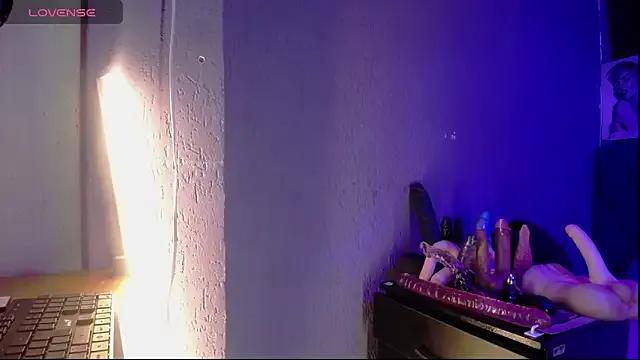 Freechat lucyheartfillia11 on StripChat