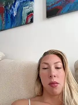 LuisaBecker on StripChat