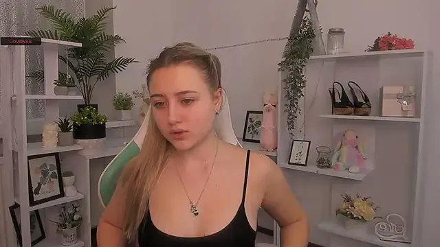 Freechat Lulu___Moon on StripChat