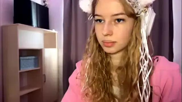 Freechat LunaCrave on StripChat