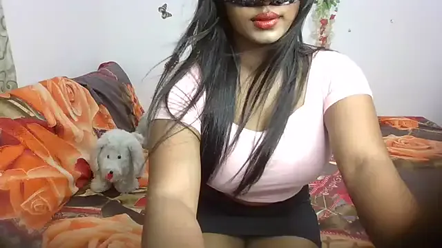 Freechat LustInLips on StripChat