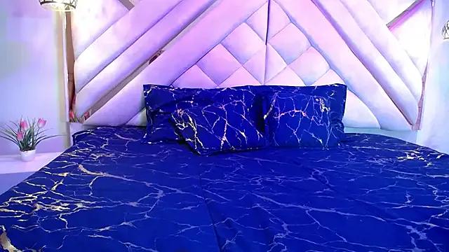 Freechat luxurycoupl on StripChat