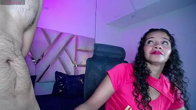 Freechat luxurycoupl on StripChat