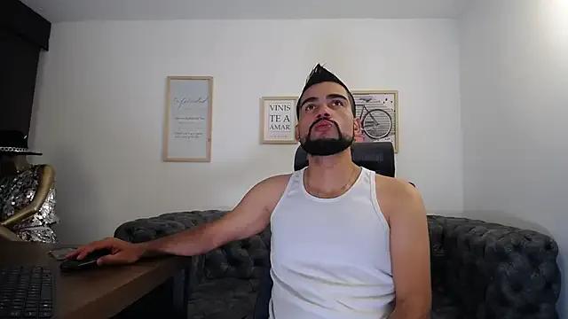 Freechat luxurycoupl on StripChat