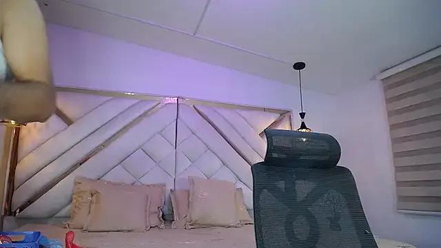 Freechat luxurycoupl on StripChat