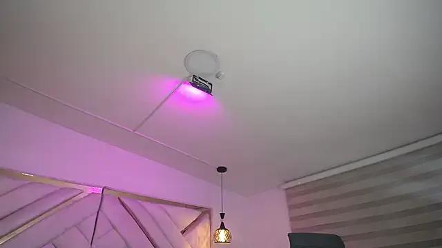 Freechat luxurycoupl on StripChat