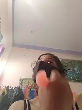 Maahi-Queen on StripChat