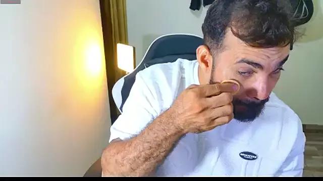 Freechat max_love255 on StripChat