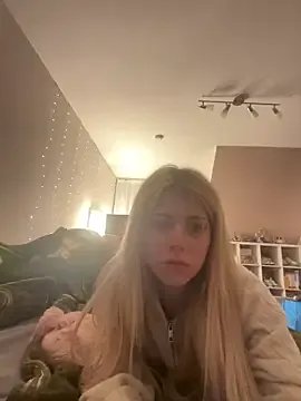 MelliMoon — Suck Dildo 2min + Moan 