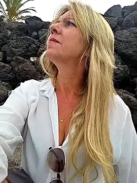 Freechat Melody73 on StripChat