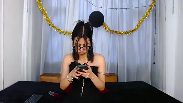 Group Miahotcs1 on StripChat