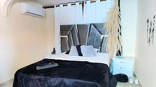 MiniLove_01 on StripChat 