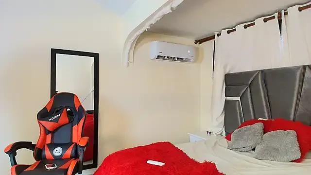 MiniLove_01 on StripChat 