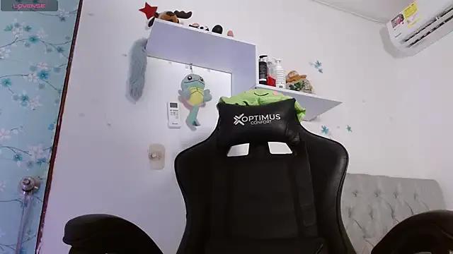 miss_valery2 — fingers in my ass + squirt 