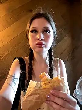 Freechat mmelicious on StripChat