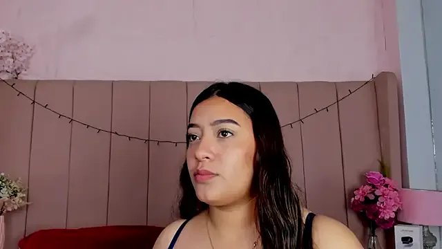 Freechat MollyBigBoobs12 on StripChat