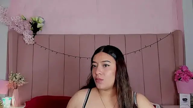 Freechat MollyBigBoobs12 on StripChat