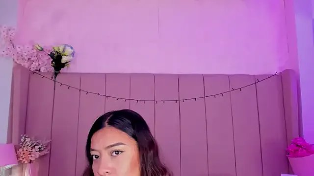 Freechat MollyBigBoobs12 on StripChat