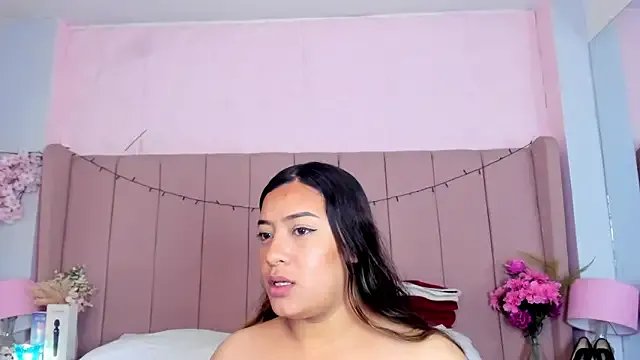 Freechat MollyBigBoobs12 on StripChat