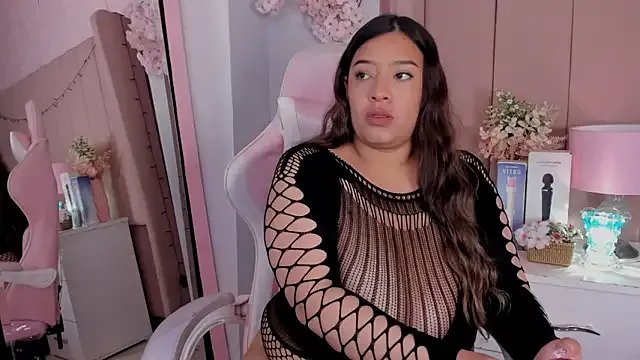 Freechat MollyBigBoobs12 on StripChat