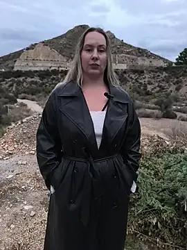 Freechat Mona_Plus on StripChat