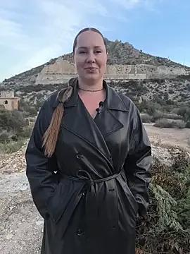 Freechat Mona_Plus on StripChat