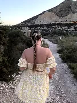 Freechat Mona_Plus on StripChat