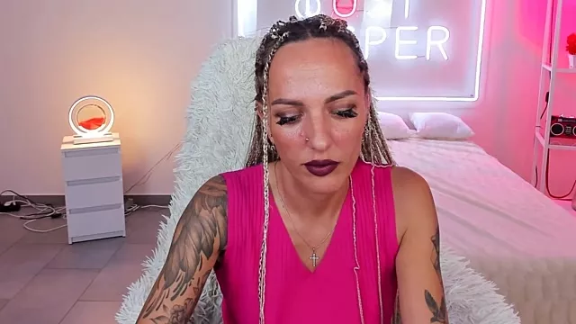 Freechat MonicaMaxwel on StripChat