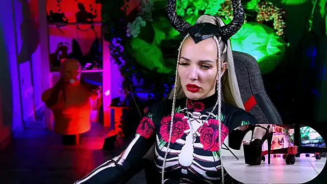 Freechat MonicaMaxwel on StripChat