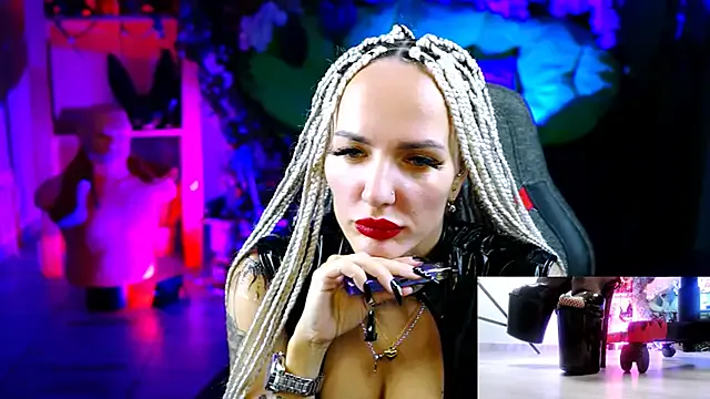 Freechat MonicaMaxwel on StripChat